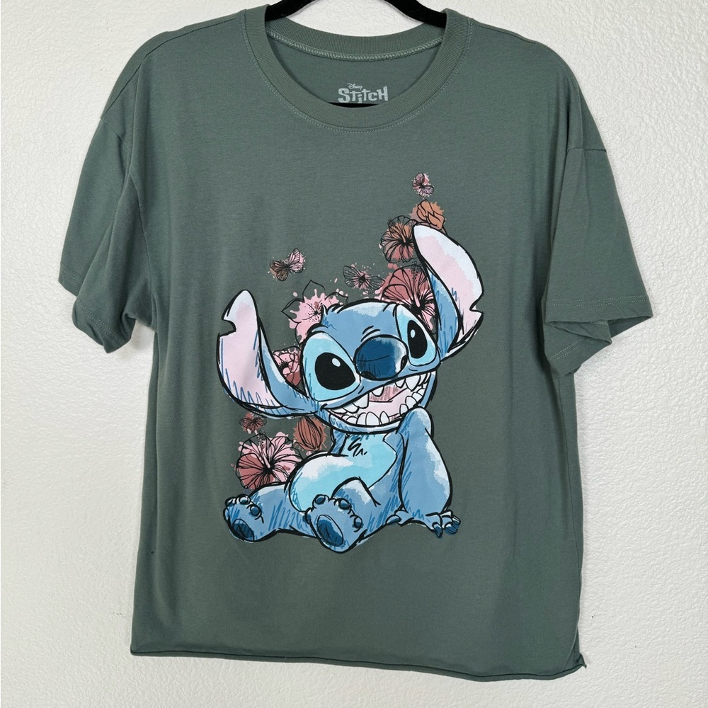 SOLD ON JAMBLE — Disney Stitch graphic tee